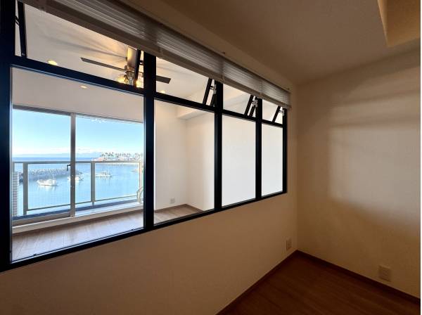 ベッドルームからも海が見えます