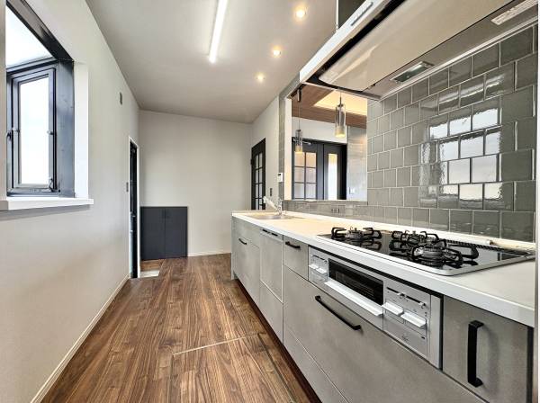 回遊導線のキッチンスペース