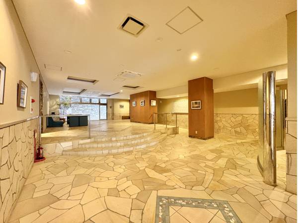 高級感と落ち着きのあるエントランスで