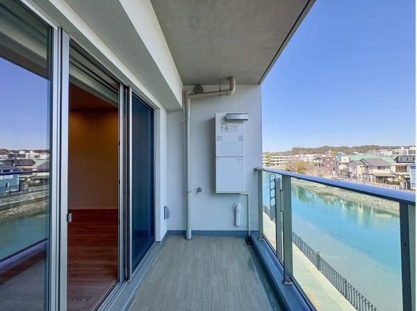 抜けた眺望が広がるバルコニー