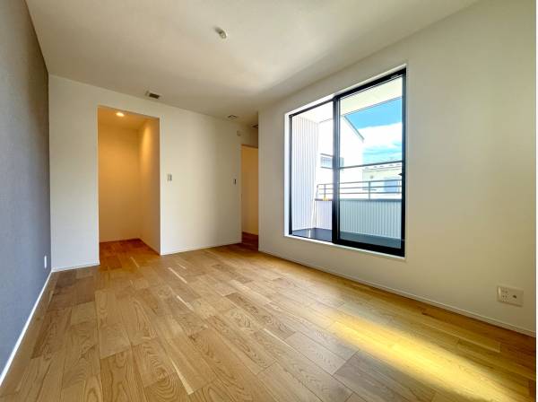 洋室は2階に4部屋ございます
