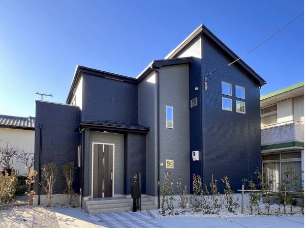 積み木を並べたようなアーティスティックな外観がおしゃれですね