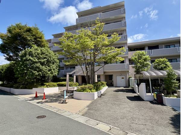 緑豊かな環境にあるマンションです。