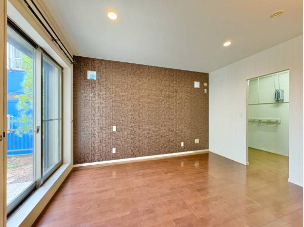 ウォークインクローゼットにはたくさんの洋服を収納できます