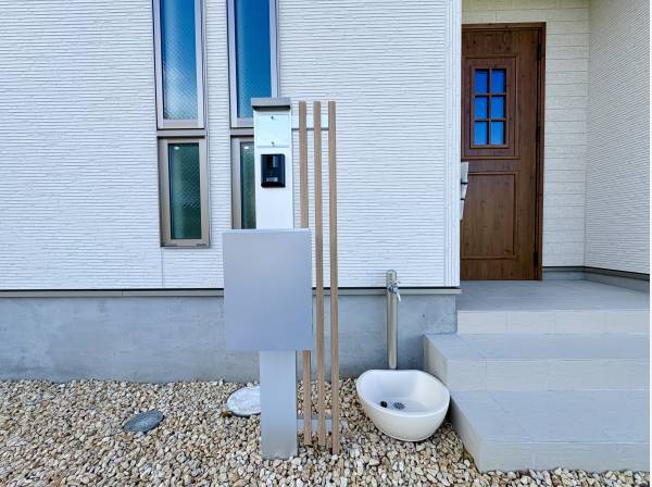 入り口には水栓が付いております