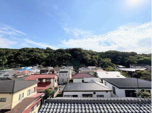 ルーフバルコニーからは逗子の山々を眺望いただけます