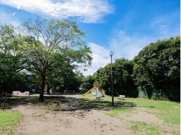 北町公園まで徒歩5分（約400m）