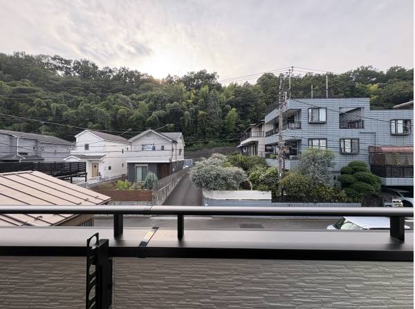バルコニーからは大庭城址公園が見えますよ！