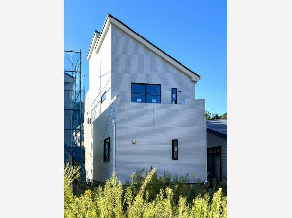 片流れ屋根がスタイリッシュな外観です