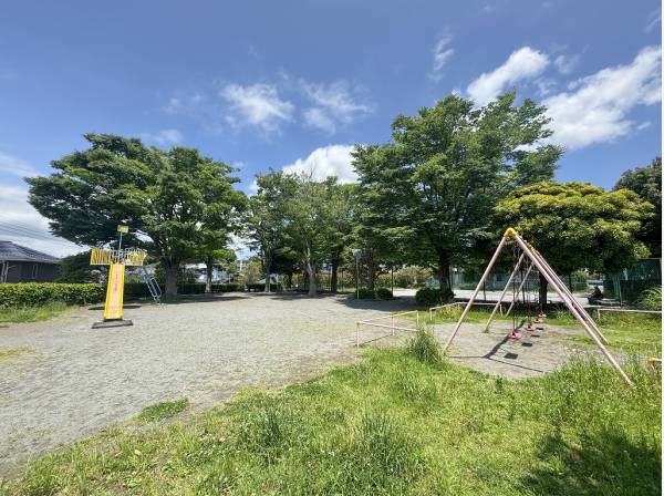 高谷下公園まで徒歩5分（約350m）