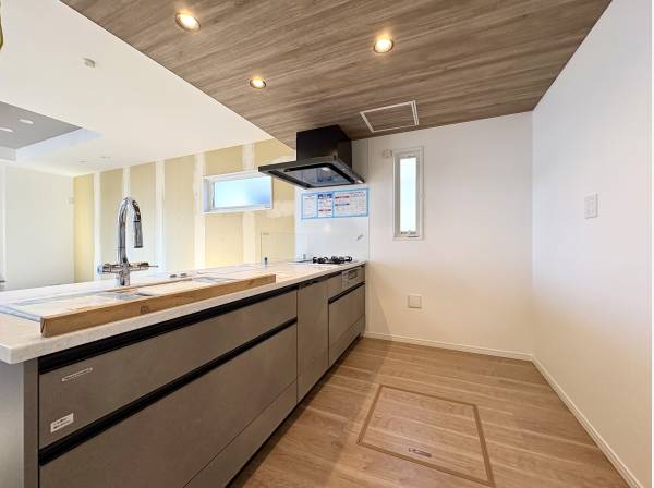 対面式のオープンキッチン