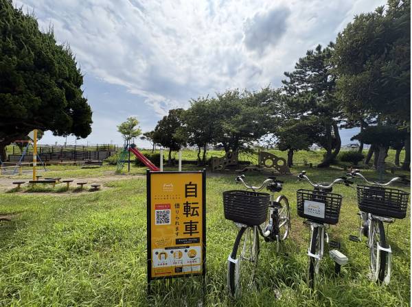 公園にはレンタル自転車もあって便利です。