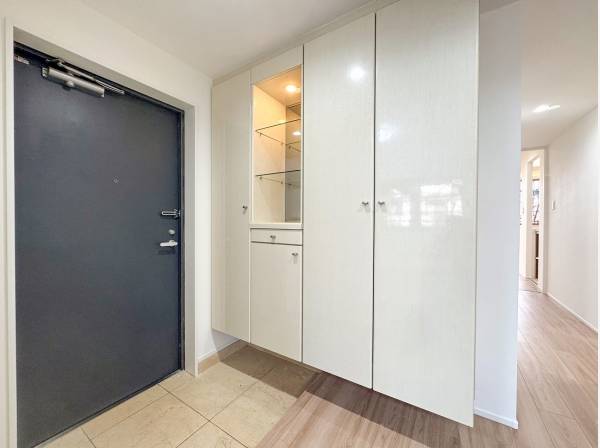 大容量のシューズクロークで美しい玄関をいつでもキープ