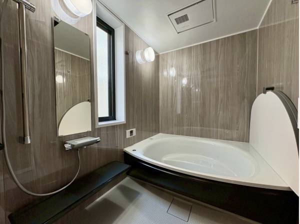 一日の疲れを癒すバスルーム。上質で落ち着いた空間設計が魅力。