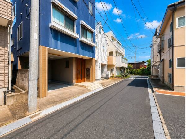 1階には独立した約21㎡・1Kの賃貸スペースを確保。