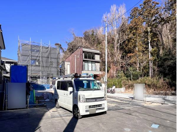 南道路に面した陽当たりの良いロケーションです