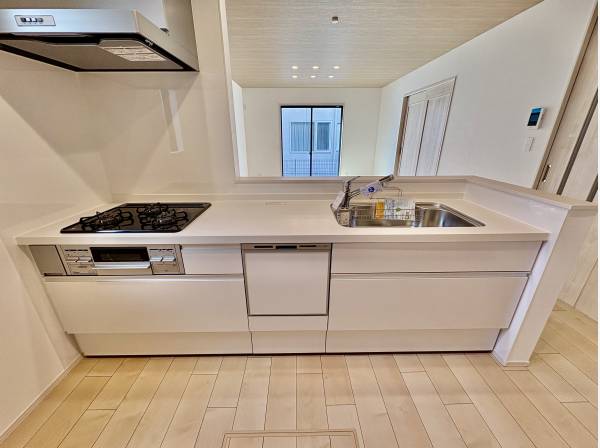 キッチンで料理しながら家族との会話が弾みそうです。