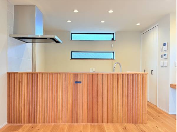 おしゃれな腰壁のキッチン