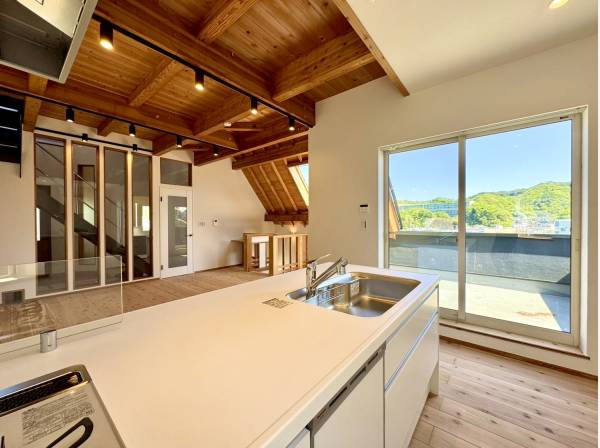 キッチンからも抜けた眺望を望める！