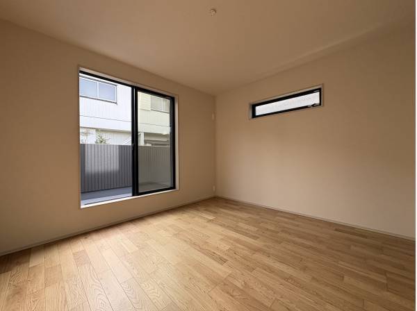 2階洋室もゆったりと過ごせる広さ