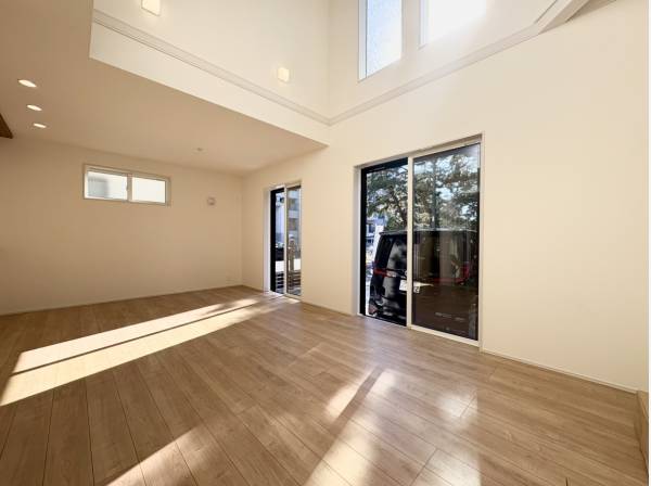 リビングダイニングには床暖房完備！