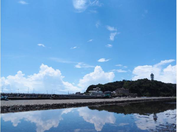 片瀬海岸までは徒歩１６分（約１２８０ｍ）でございます。