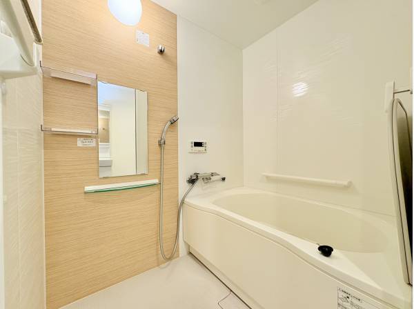 まったりと疲れを癒せるバスルーム