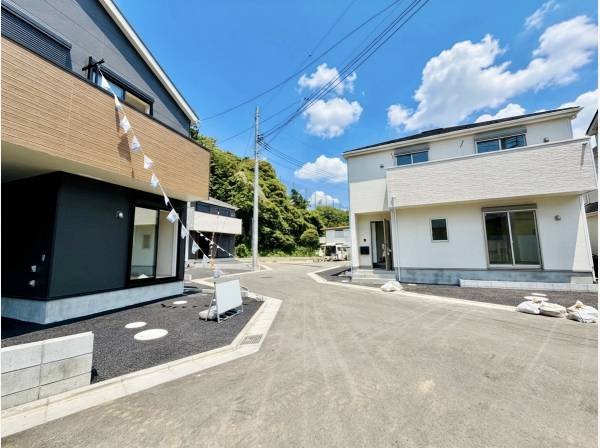 明治小学校まで徒歩10分以内でお子様の通学も安心