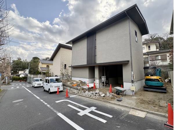 外構の完成も楽しみな現地です。