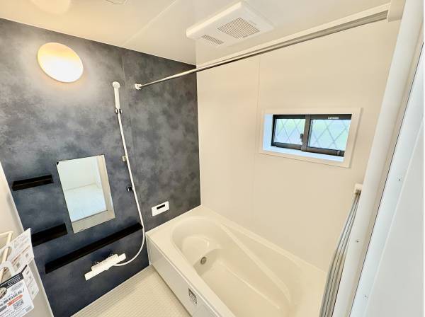 お風呂には浴室乾燥機が付いております！