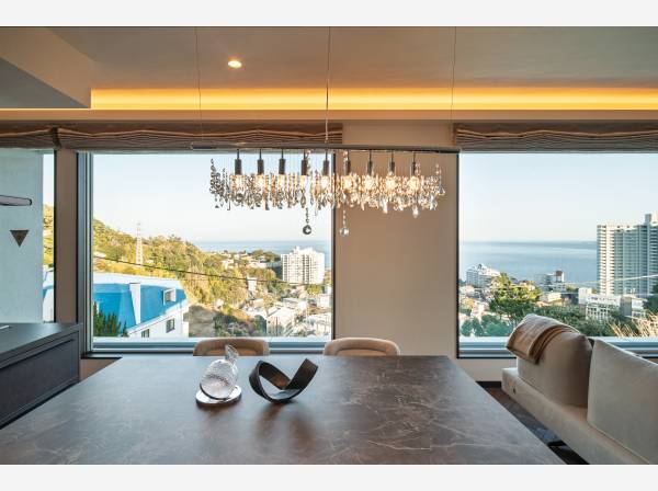 家族団らんのダイニング/デザイナーによる素敵な家具付きでの販売