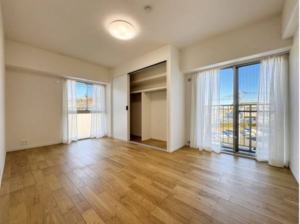 全室バルコニーに面した開放的な室内