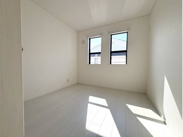 日中も光が気持ちよく入る個室