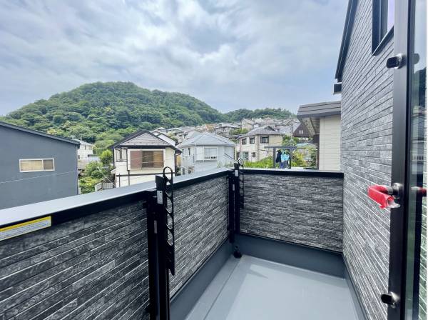 セカンドバルコニーもしっかりとスペースがあります