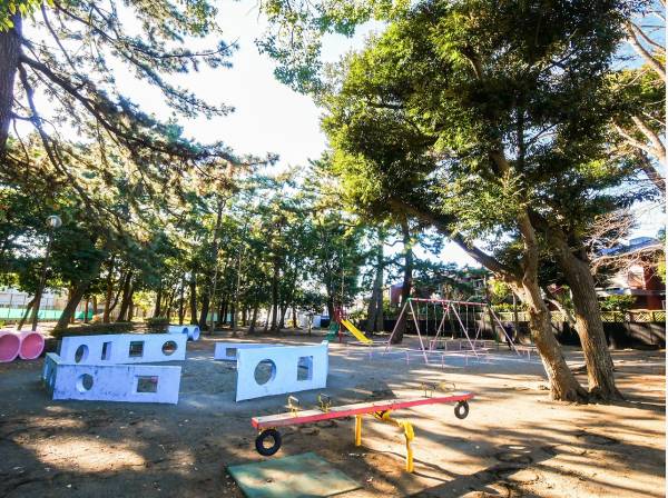 西浜公園まで徒歩4分 (約290ｍ)