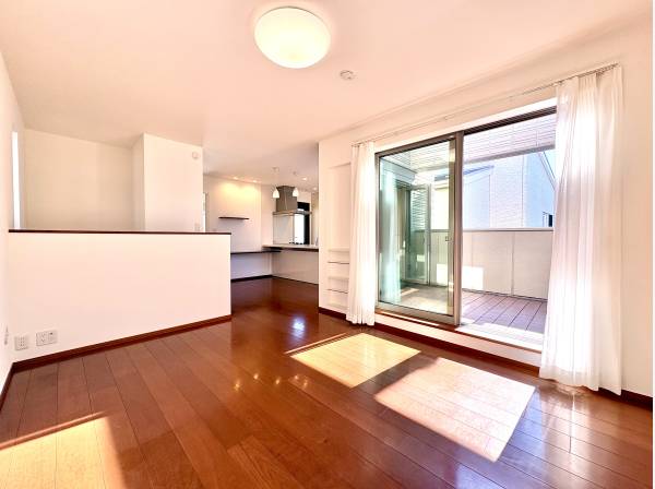 リビングスペースも日当たり良好です。