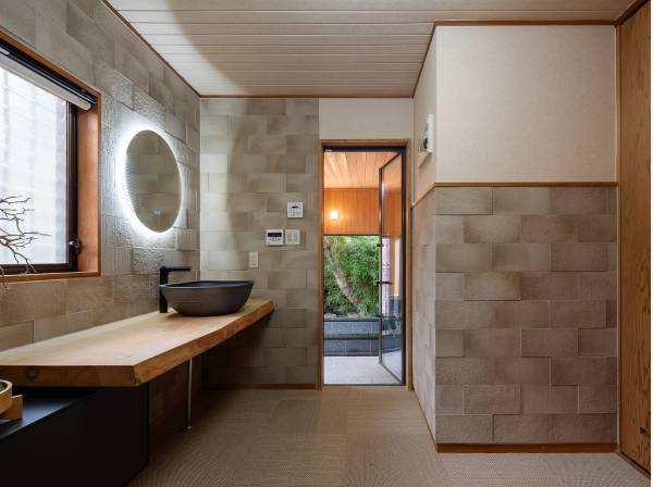 モダンに美しく仕上げられたパウダールーム