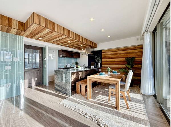 ダイニングキッチン。ソファーセット、テーブルセットなど家具付き販売です