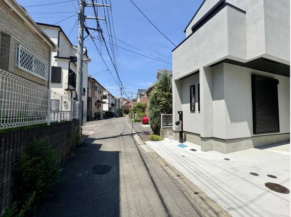 前面道路です
