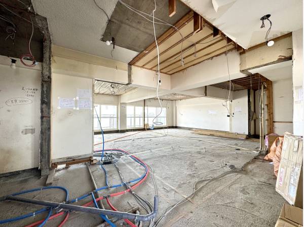 フルリノベ前の状態、自由設計が叶うスケルトン空間。