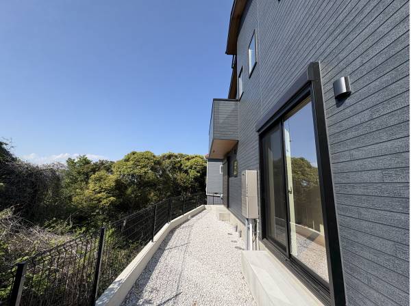 裏側には森が有り、プライベート感が有ります！