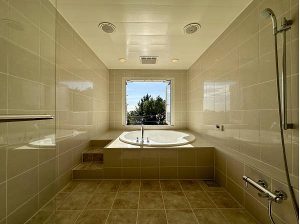 海を望むビューバス