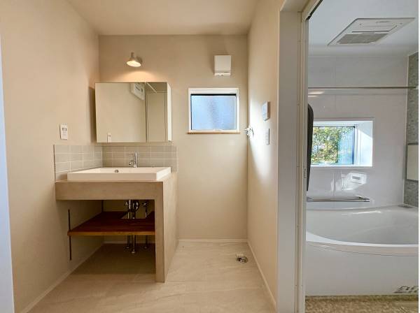 造作の洗面台、バスルーム