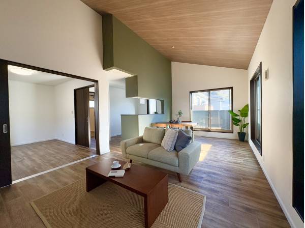 隣接する洋室を繋げると、約24帖の広々とした空間に変わります