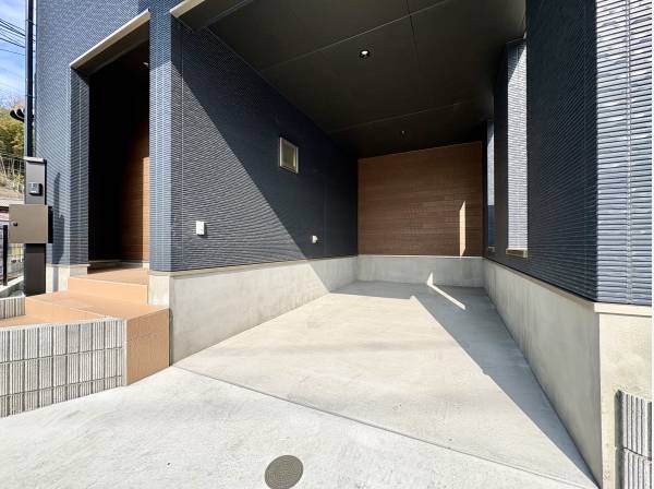 雨の日も安心のビルトインガレージです。