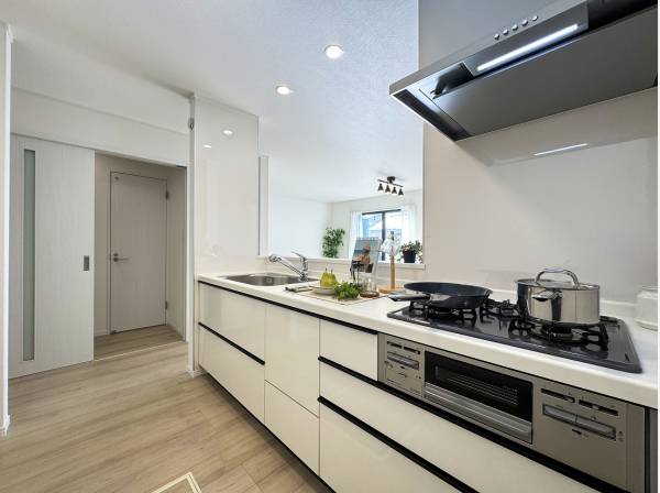 お料理をしながら会話を愉しめるカウンタータイプのキッチン