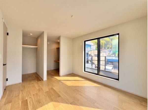 各居室には収納力のあるクローゼットを完備しております