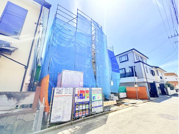 完成が待ち遠しい！開放的な吹抜リビングで笑顔あふれる家族の時間を