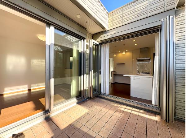 プラベート空間のオープンロッジ