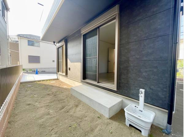 水栓備わるお庭スペースで家庭菜園などが楽しめます